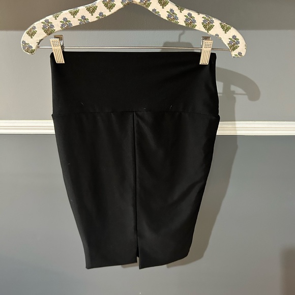 Black pencil skirt - Picture 2 of 2
